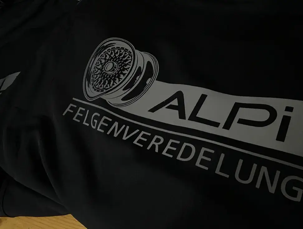 Individuell bedrucktes Shirt mit Firmenlogo bei NW Werbetechnik Nordenham im Landkreis Wesermarsch